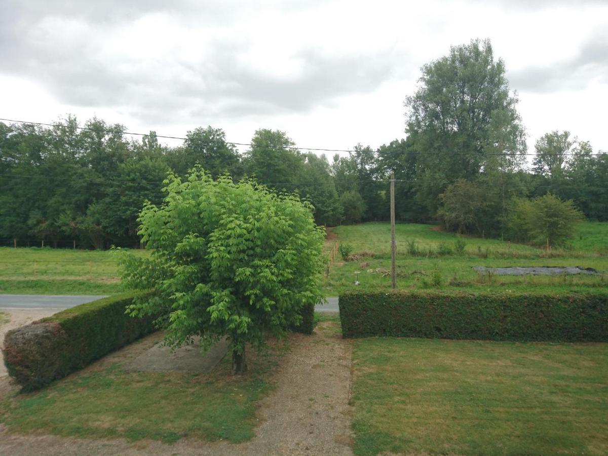 Location meublée au milieu d'un écrin de verdure Aux vieux fours Noaillac Esterno foto